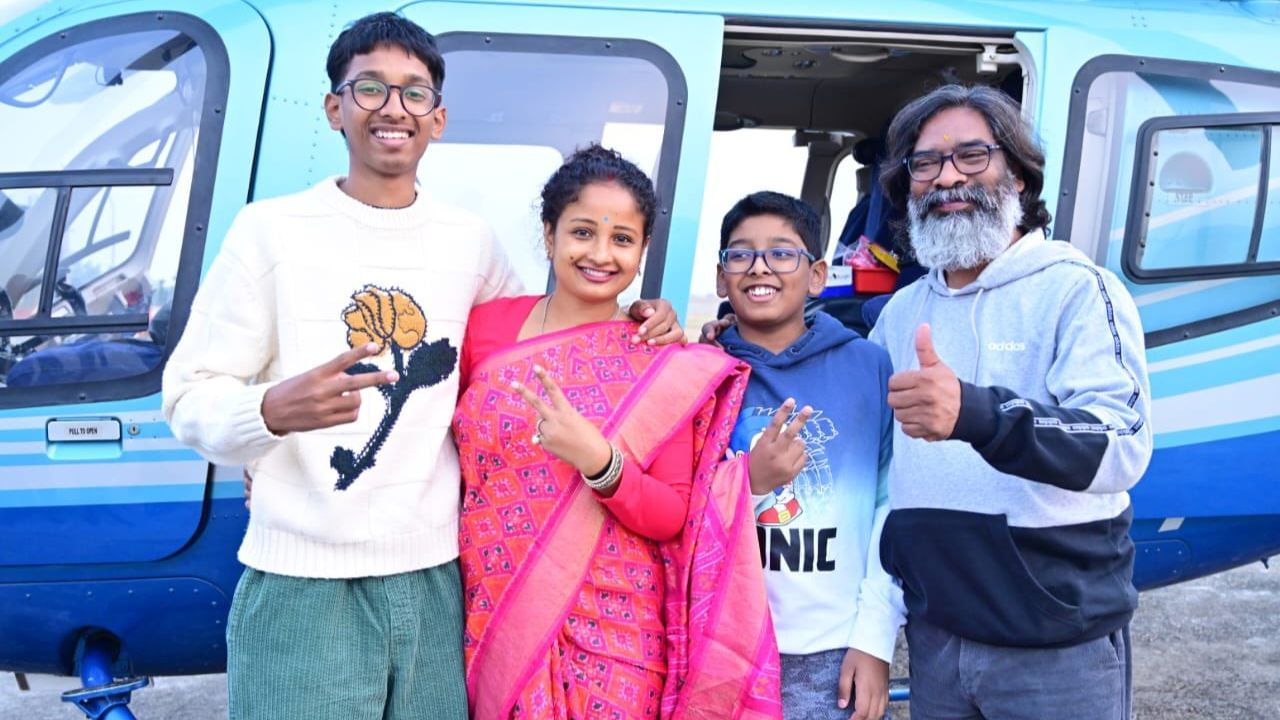 શિબુ સોરેનના પરિવારની જો આપણે વાત કરીએ તો તેમની પત્ની રુપી અને 4 બાળકો છે. જેમાં 3 દીકરા અને 1 દીકરી છે. તેમના 3 દીકરા રાજકારણમાં એક્ટિવ છે.