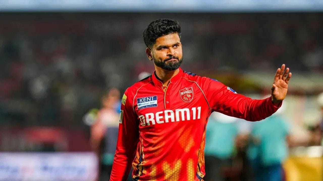 શ્રેયસ અય્યરે IPL 2025માં પંજાબ કિંગ્સ તરફથી રમતા કપ્તાની અને બેટિંગ બંનેમાં ધમાલ મચાવી હતી. જોકે, શ્રેયસ અય્યરનું એશિયા કપમાં રમવાનું સ્વપ્ન ચકનાચૂર થઈ શકે છે. કારણ કે ભારતના મિડલ ઓર્ડરમાં સૂર્યકુમાર, તિલક, દુબે, હાર્દિક અને રિંકુનું સ્થાન નક્કી છે. આવી સ્થિતિમાં, અય્યરની તક મળવી મુશ્કેલ છે.