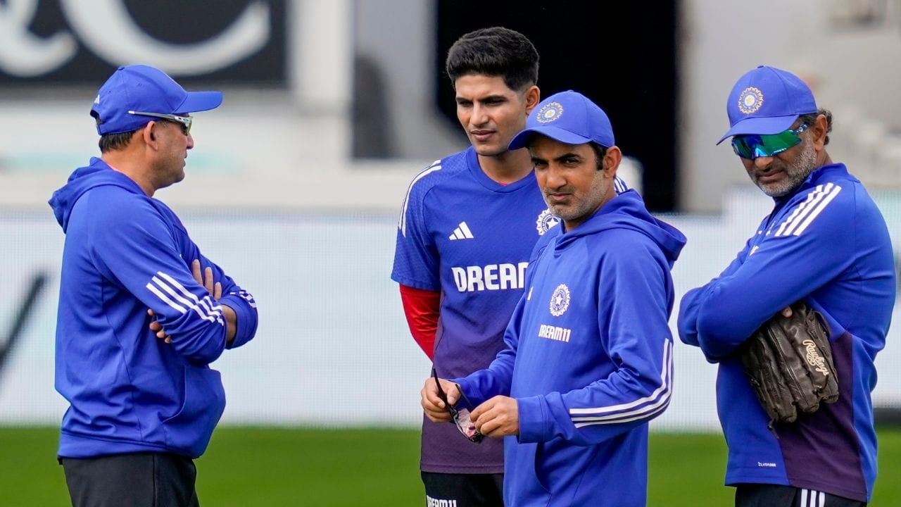 ગિલે ટીમ ઈન્ડિયા માટે 21 ટી20 મેચ રમી છે. જેમાં 30ની સરેરાશથી 578 રન બનાવ્યા છે. ગિલ એ પસંદગીના ભારતીય બેટ્સમેનોમાંના એક છે જેમણે ત્રણેય ફોર્મેટમાં આંતરરાષ્ટ્રીય સદી ફટકારી છે.ટી20માં ગિલના નામે 1 સદી અને 3 અડધી સદી છે.