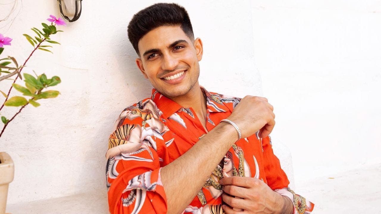 તમને જણાવી દઈએ કે, ગીલ પહેલા જ વનડેમાં ટીમ ઈન્ડિયાનો વાઈસ કેપ્ટન છે. અને આવનાર દિવસોમાં તે આ ફોર્મેટમાં પણ ટીમ ઈન્ડિયાની કમાન મળી શકે છે. જે હાલમાં રોહિત શર્માના હાથમાં છે.