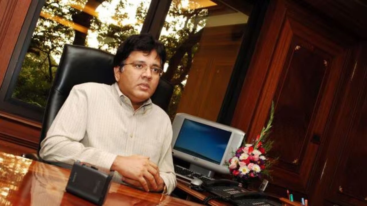 ખાસ વાત એ છે કે આ તેજીને કારણે કંપનીના માર્કેટ કેપમાં મોટો ઉછાળો જોવા મળ્યો છે. બીએસઈના ડેટા અનુસાર, શુક્રવારે સન ટીવી નેટવર્કનું માર્કેટ કેપ રૂ. 21,656.91 કરોડ હતું. જે સોમવારે ટ્રેડિંગ સત્ર દરમિયાન શેર ટોચ પર પહોંચ્યો ત્યારે વધીને રૂ. 23,250.99 કરોડ થયું. આનો અર્થ એ થયો કે કંપનીના માર્કેટ કેપમાં લગભગ રૂ. 1600 કરોડનો વધારો જોવા મળ્યો.