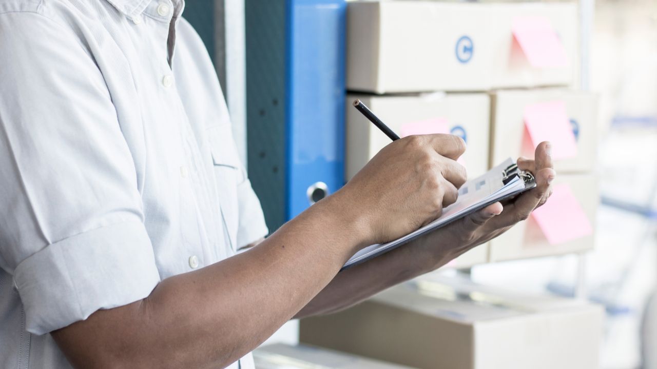 ત્યારબાદ અપીલકર્તાએ સીઆરપીસીની કલમ 200 અને એનઆઈ એક્ટની કલમ 138 હેઠળ મેંગ્લોરની પાંચમી કોર્ટના જ્યુડિશિયલ મેજિસ્ટ્રેટ ફર્સ્ટ ક્લાસમાં ચાર ફરિયાદો દાખલ કરવામાં આવી હતી. જોકે, મેજિસ્ટ્રેટે 12,12,2023ના રોજ ફરિયાદો પરત કરી હતી કારણ કે, ડ્રોઈ બેંક મુંબઈમાં છે, તેમની કોર્ટનો કોઈ અધિકારક્ષેત્ર નથી.