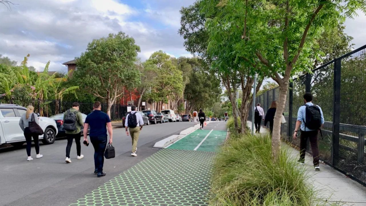 (Disclaimer: જો તમારી પાસે કોઈ ચોક્કસ કેસ હોય તો કાનૂની નિષ્ણાત (વકીલ) ની સલાહ લેવી સલાહભર્યું છે. અહીં આપેલી માહિતી ફક્ત કોર્ટના નિર્ણયો અને કલમોને આધારે આપવામાં આવી છે. તમારે કોઈ કેસ માટે જાણવું હોય તો યોગ્ય વકીલની સલાહ લઈ શકો છો.)(All Image Symbolic)