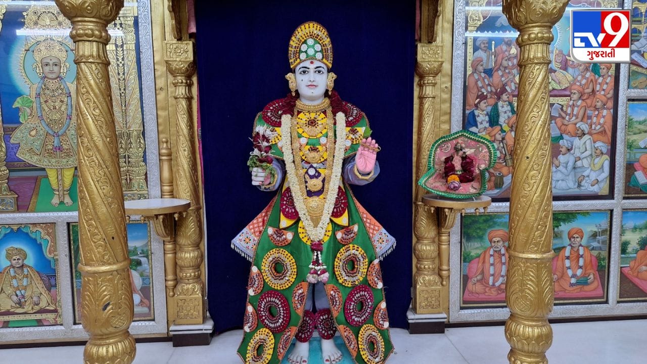 અમદાવાદના કુમકુમ મંદિર ખાતે શ્રી સ્વામિનારાયણ ભગવાનને 3,000 રાખડીનો કરાયો ભવ્ય શણગાર