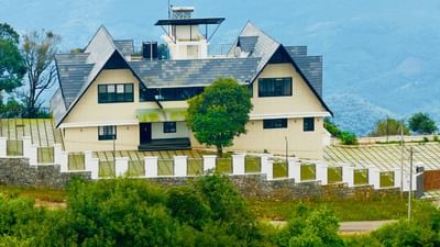 વાસ્તુશાસ્ત્રમાં ઘર, ઓફિસ સહિત અલગ-અલગ જગ્યાઓ માટે અલગ નિયમો છે. તે અનુસાર જો ઘર બનાવવામાં આવે તો લાભ થાય છે.