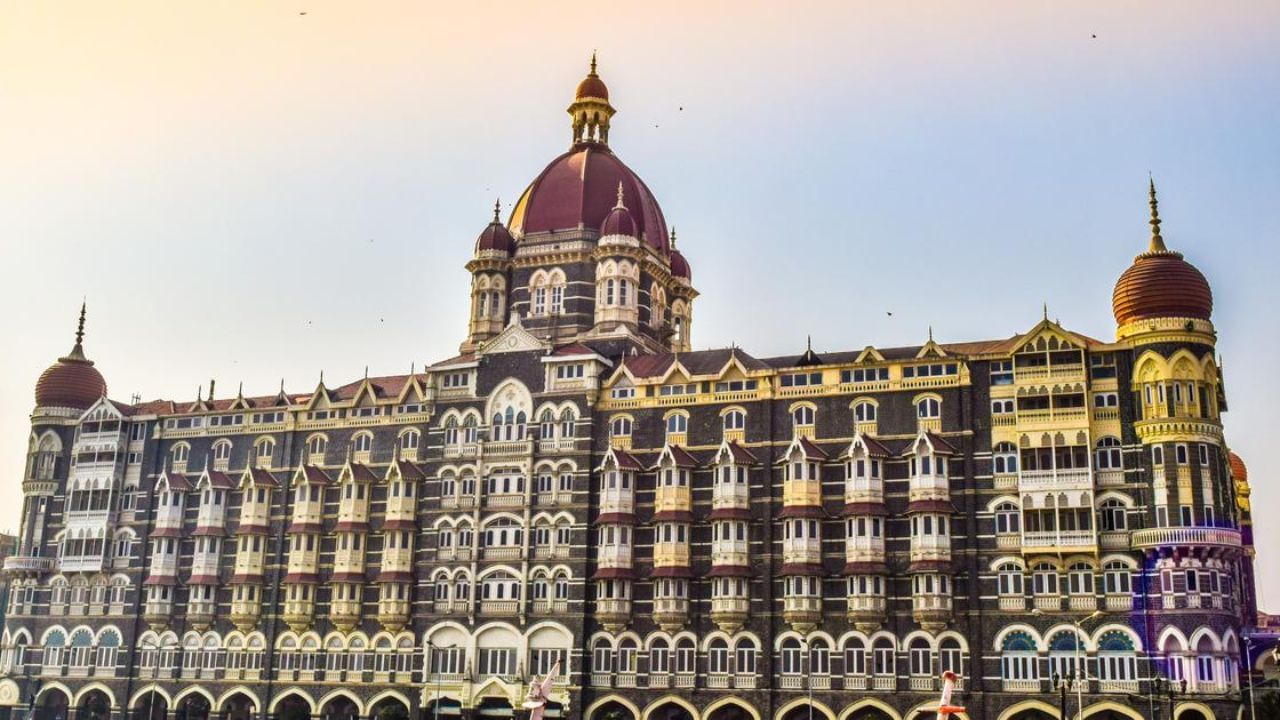 લોકોએ આ હોટેલનો મજાક ઉડાવવાનું શરૂ કર્યું. કેટલાએ તો તેને "જમશેદજીનો સફેદ હાથી" પણ કહ્યો. પણ આજે ઈતિહાસ સાબિત કરે છે કે જમશેદજી ટાટાનું આ “સફેદ હાથી”જ ભારતની શાન બની ગયું.