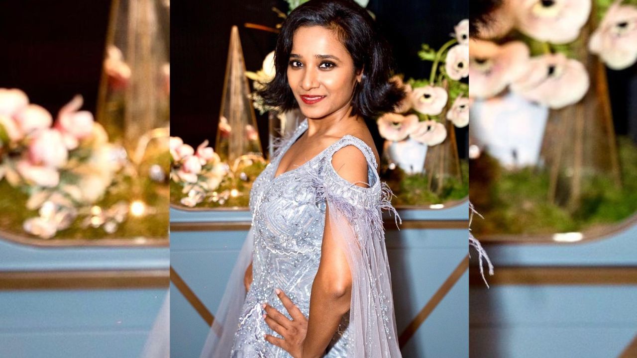 તનિષ્ઠા ચેટર્જીનો જન્મ મહારાષ્ટ્રના પુણેમાં એક બંગાળી હિન્દુ પરિવારમાં થયો હતો. તેમના પિતા એક બિઝનેસ એક્ઝિક્યુટિવ હતા અને તેમની માતા પ્રોફેસર હતી. તેમણે નેશનલ સ્કૂલ ઓફ ડ્રામામાં પ્રવેશતા પહેલા દિલ્હી યુનિવર્સિટીમાં રસાયણશાસ્ત્રમાં અભ્યાસ કર્યો હતો.