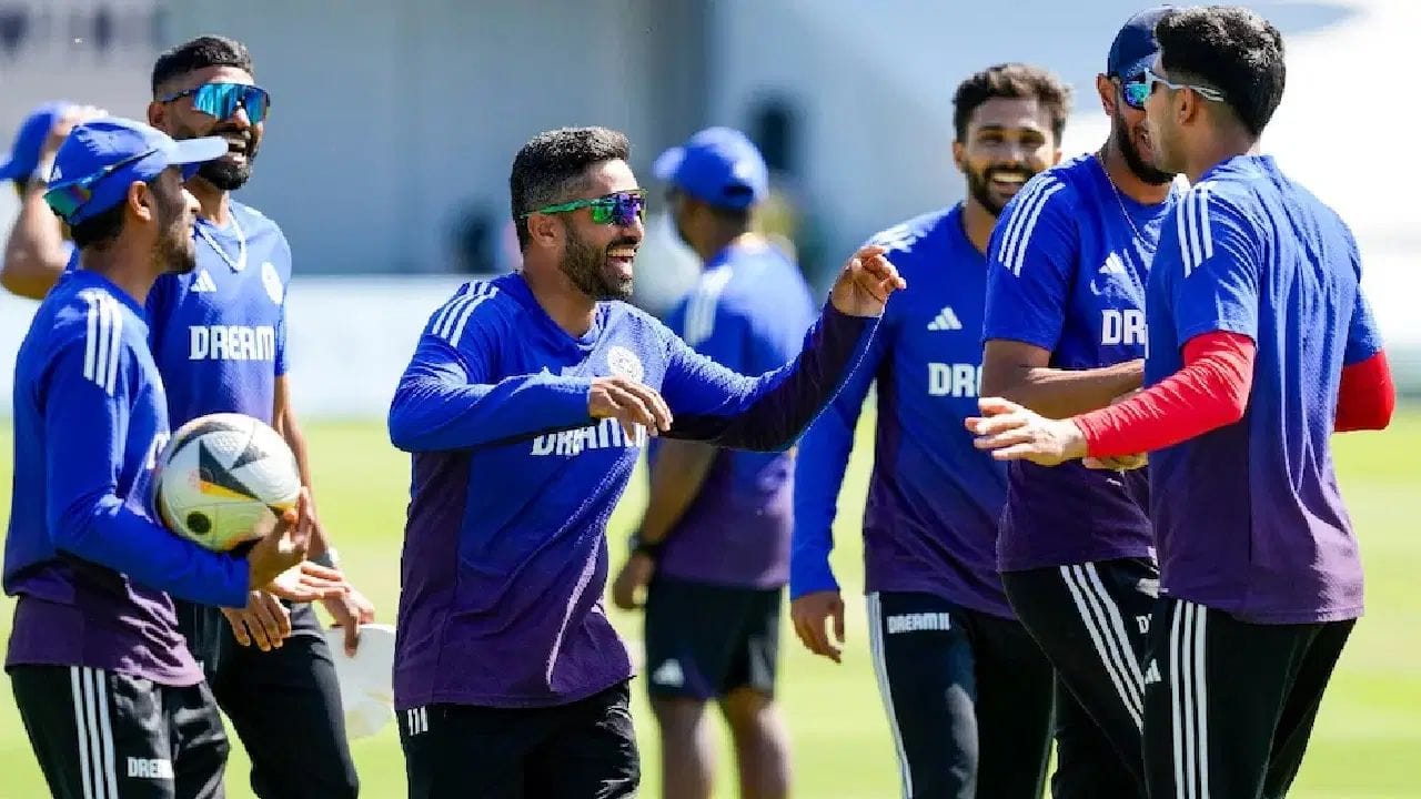 એશિયા કપમાં ટીમ ઈન્ડિયાનો પહેલો મુકાબલો 10 સપ્ટેમ્બરે યજમાન સંયુક્ત આરબ અમીરાત સામે હશે. આ મેચ સાથે, ભારતીય T20 ટીમ લગભગ 7 મહિના પછી મેદાનમાં પરત ફરશે. ટીમ ઈન્ડિયાએ ફેબ્રુઆરીના પહેલા અઠવાડિયામાં તેની છેલ્લી T20 મેચ રમી હતી. 