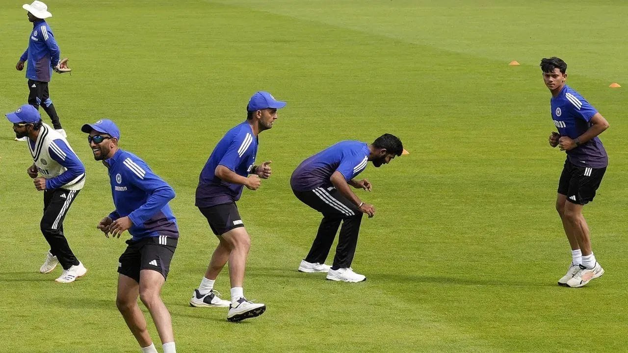 જોકે, ટીમ ઈન્ડિયાનું ટ્રેનિંગ સ્થળ કયું હશે તે હાલમાં સ્પષ્ટ નથી, પરંતુ એવી શક્યતા છે કે ભારતીય ટીમ દુબઈના ICC એકેડેમી ગ્રાઉન્ડ પર એશિયા કપની તૈયારીઓ કરશે. સામાન્ય રીતે, દુબઈની મોટાભાગની ટીમો આ સ્થળે પ્રેક્ટિસ કરે છે. (All Photo Credit : PTI / GETTY)