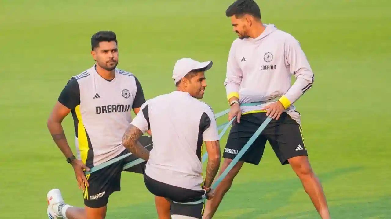 આ એશિયા કપ ભારતીય ટીમ માટે મહત્વપૂર્ણ છે કારણ કે તે લાંબા વિરામ પછી મેદાનમાં પરત ફરવા જઈ રહી છે. આવી સ્થિતિમાં, ટીમ સમગ્ર ટુર્નામેન્ટ દરમિયાન મજબૂત પ્રદર્શન કરે અને ખિતાબ સાથે પરત ફરે તે સુનિશ્ચિત કરવા માટે, ટીમ ઈન્ડિયાએ એશિયા કપમાં તેના અભિયાનની શરૂઆતના 5 દિવસ પહેલા પ્રેક્ટિસ શરૂ કરવાનો નિર્ણય લીધો છે.