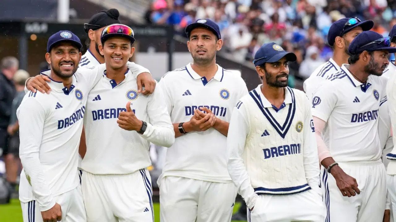 ભારત-ઈંગ્લેન્ડ ટેસ્ટ શ્રેણીની છેલ્લી મેચમાં, એક ખેલાડી ટીમ ઈન્ડિયા માટે લકી ચાર્મ સાબિત થયો. હકીકતમાં, આ ખેલાડી અત્યાર સુધી ટેસ્ટ ક્રિકેટમાં એક પણ મેચ હાર્યો નથી. જ્યારે પણ આ ખેલાડી ટેસ્ટમાં ભારતના પ્લેઈંગ 11નો ભાગ બને છે, ત્યારે ટીમ જીતે છે.