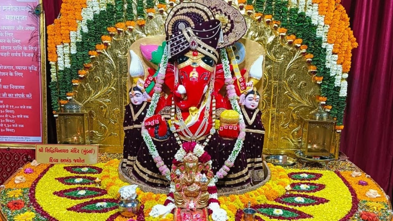 સિદ્ધિવિનાયક મંદિર મહેમદાવાદ ગુજરાતના મુખ્ય યાત્રાધામોમાંનું એક છે. અમદાવાદ નજીક રહેતા લોકો વીકએન્ડમાં એક વખત આ ગણપતિ મંદિરની જરુર મુલાકાત લે છે.