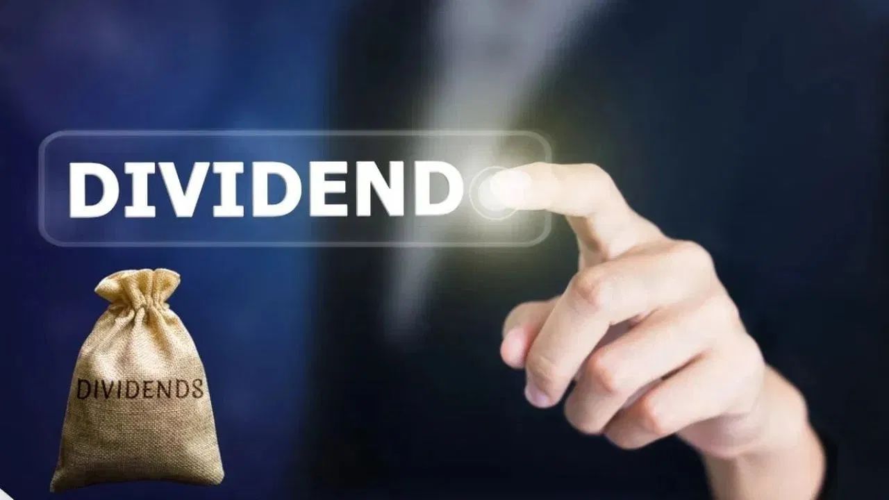 જો તમે ડિવિડન્ડ મેળવવા માટે શેરોમાં રોકાણ કરો છો, તો વેદાંત એક ઉત્તમ ઉદાહરણ છે. અગાઉ, કંપનીએ 24 જૂન 2025 ના રોજ પ્રતિ શેર ₹ 7 નું ડિવિડન્ડ જાહેર કર્યું હતું. કંપનીએ છેલ્લા 12 મહિનામાં પ્રતિ શેર ₹ 35.50 નું ડિવિડન્ડ આપ્યું છે. હાલમાં, વેદાંતની ડિવિડન્ડ યીલ્ડ 7.94% છે.
