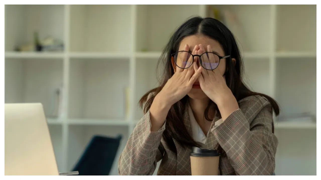 જો તમારી પાસે કોઈ કન્ટેન્ટ પોસ્ટની લિંક, સ્ક્રીનશોટ અથવા પોસ્ટની તારીખ હોય, તો તેને સાચવીને રાખો. આ બધા પુરાવા રિપોર્ટ સાથે ઉપયોગી સાબિત થઈ શકે છે. આ સાથે, સાયબર હેલ્પલાઇન 1930 પર કૉલ કરો અને સલાહ લો. આવા કિસ્સાઓમાં બિલકુલ વિલંબ કરશો નહીં અને ગભરાશો નહીં.