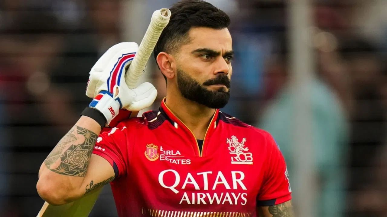 IPL 2025માં પણ, કોહલીએ જોરદાર પ્રદર્શન કર્યું હતું. તેણે આ સિઝનમાં 15 મેચમાં 54.75ની સરેરાશથી 657 રન બનાવ્યા અને તેનો શ્રેષ્ઠ સ્કોર 73 રન અણનમ રહ્યો હતો. વિરાટના શાનદાર પ્રદર્શનને કારણે RCBએ 18 વર્ષમાં પહેલીવાર IPL ટાઈટલ જીત્યું હતું. (All Photo Credit : PTI / GETTY / RCB)