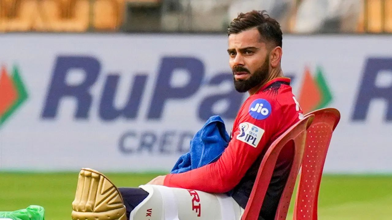 IPLમાં વિરાટ કોહલી સૌથી વધુ રન બનાવનાર ખેલાડી છે. તેણે IPLમાં અત્યાર સુધી 267 મેચ રમી છે, જેમાં તેણે 39.55ની સરેરાશ અને 132.86ના સ્ટ્રાઈક રેટથી 8661 રન બનાવ્યા છે. તેણે IPLમાં આઠ સદી અને 63 અડધી સદી ફટકારી છે. તેનો શ્રેષ્ઠ સ્કોર 113 રન છે. 