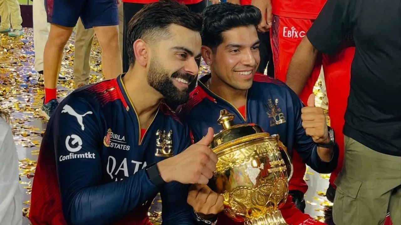 RCB તરફથી રમતા સ્વસ્તિક ચિકારાએ કહ્યું કે IPL 2025 દરમિયાન, વિરાટ ભૈયાએ કહ્યું હતું કે હું સંપૂર્ણ ફિટ ન હોઈશ ત્યાં સુધી ક્રિકેટ રમીશ. હું ઈમ્પેક્ટ પ્લેયરની જેમ નહીં રમું. હું સિંહની જેમ રમીશ. હું આખી 20 ઓવર ફિલ્ડિંગ કરીશ અને પછી બેટિંગ કરવા આવીશ. જે દિવસે હું ઈમ્પેક્ટ પ્લેયર તરીકે રમીશ, તે દિવસે હું ક્રિકેટને અલવિદા કહીશ.