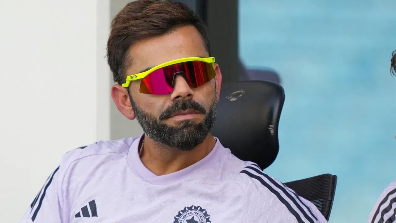 વિરાટ કોહલી છેલ્લે ચેમ્પિયન્સ ટ્રોફી 2025માં ટીમ ઈન્ડિયા માટે રમતા જોવા મળ્યો હતો જેમાં તેણે પાંચ ઈનિંગ્સમાં 54.50ની સરેરાશથી 218 રન બનાવ્યા હતા. તેના પ્રદર્શનને કારણે ટીમ ઈન્ડિયાએ આ ટુર્નામેન્ટ જીતી હતી.