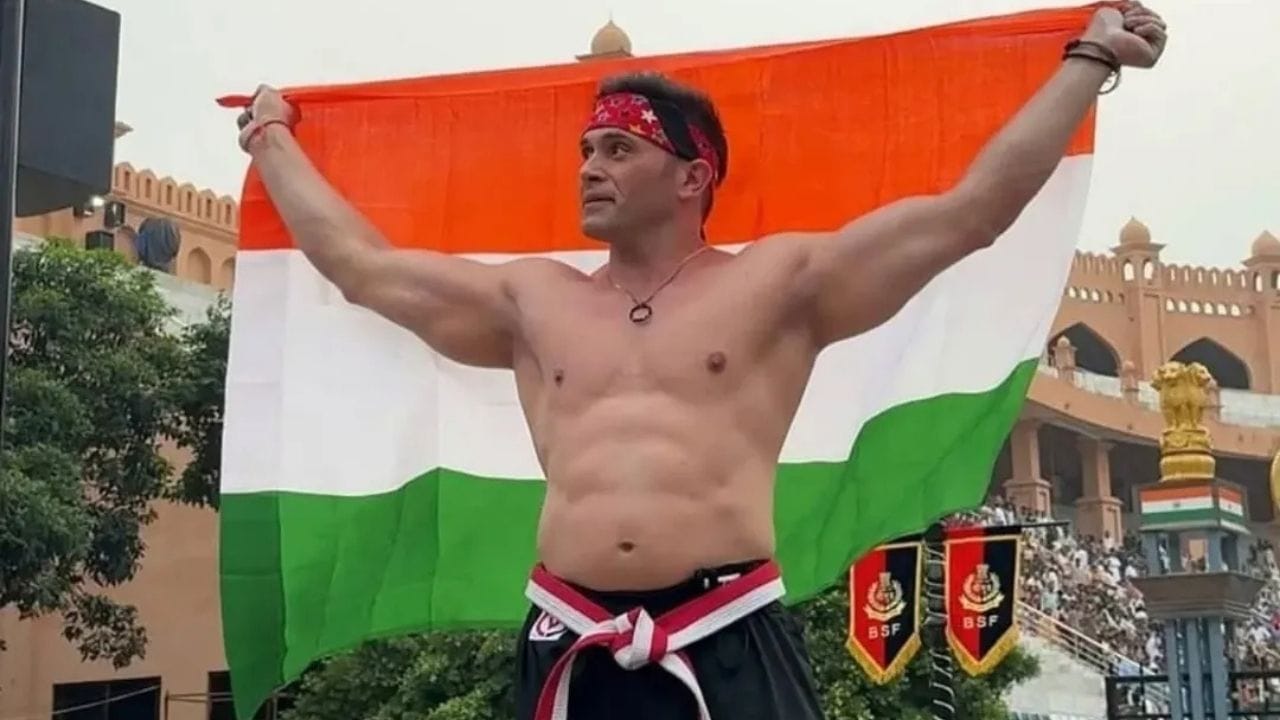 આ અદભૂત સિદ્ધિ તેમણે ભારતીય સેના અને BSF (બોર્ડર સિક્યોરિટી ફોર્સ) ને સમર્પિત કરી.