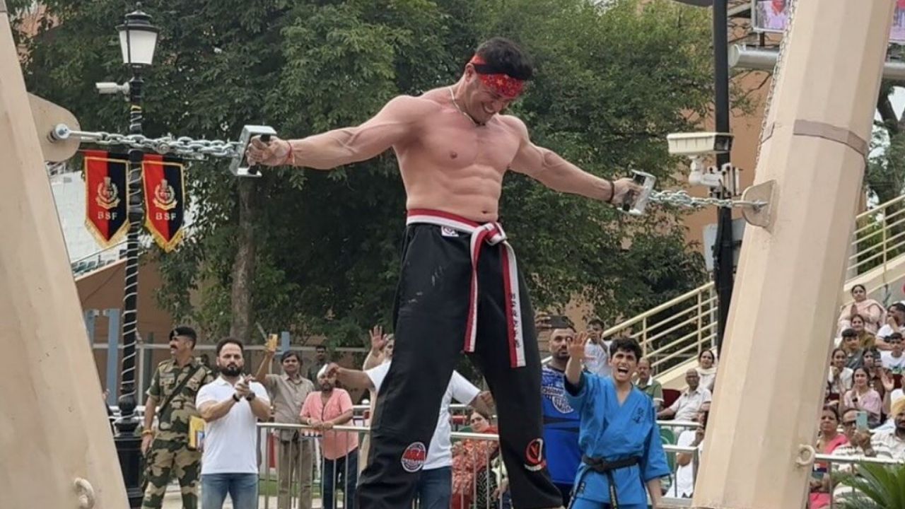 વિસ્પી ખરાડીનું જીવન ક્યારેય સરળ નહોતું. સુરત, ગુજરાતમાં જન્મેલા વિસ્પીએ IIM બેંગલુરુમાંથી અભ્યાસ પૂર્ણ કર્યો અને લગભગ 10 વર્ષ સુધી બેંકિંગ તથા ફાઇનાન્સ ક્ષેત્રમાં કામ કર્યું. છતાં, તેમનું હૃદય હંમેશા ફિટનેસ અને માર્શલ આર્ટ્સ માટે ધબકતું હતું.