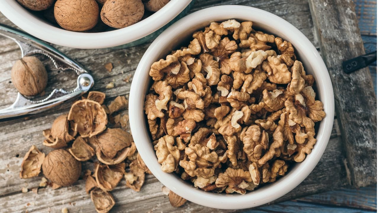 પલાળેલા અખરોટમાં રહેલું ઓમેગા-3 ફેટી એસિડ મગજની યાદશક્તિ વધારવામાં અને એકાગ્રતા સુધારવામાં મદદરૂપ બને છે. (Credits: - Canva)
