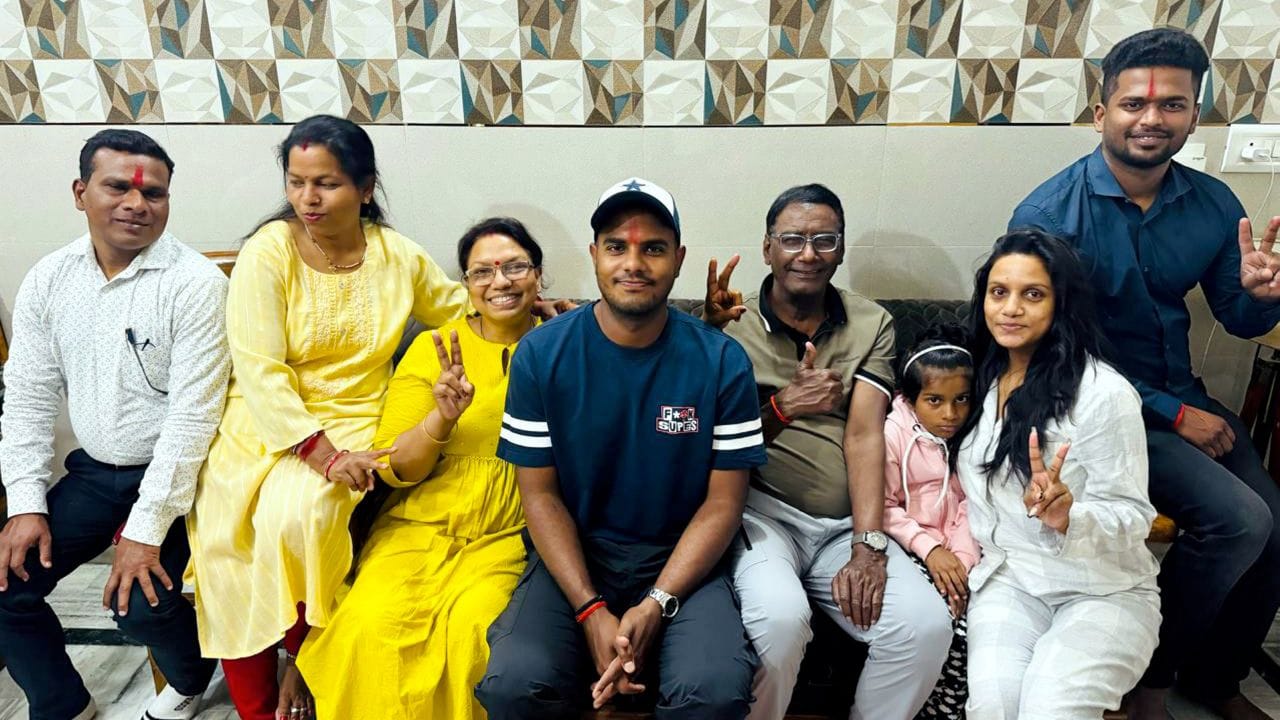 દીકરો સફળતાની સીડી ચઢતા જોઈ, જે લોકો એક સમયે તેમને ટોણા મારતા હતા, તેઓ હવે તેમના વખાણ કરતા ક્યારેય થાકતા નથી. 