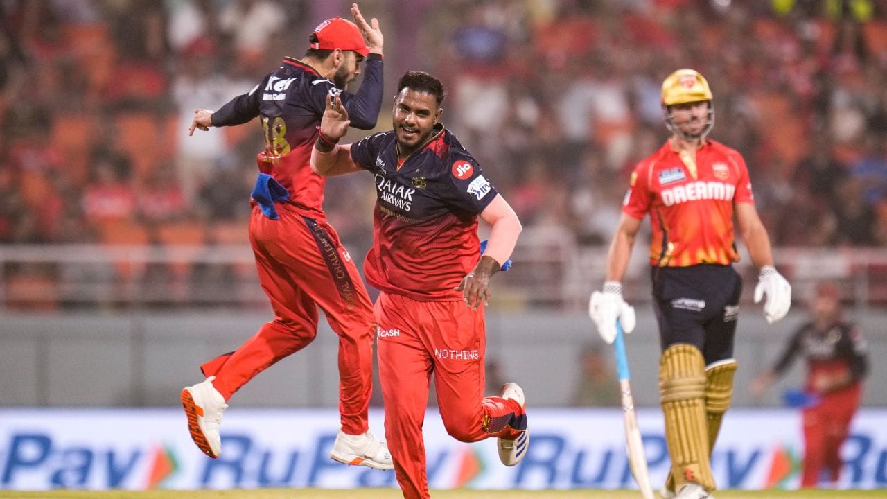 ફેબ્રુઆરી 2022માં ઇન્ડિયન પ્રીમિયર લીગ ટુર્નામેન્ટ માટે ગુજરાત ટાઇટન્સ દ્વારા તેમને 3.2 કરોડ રૂપિયામાં ખરીદવામાં આવ્યો હતો, જે એક અનકેપ્ડ ખેલાડી માટે ઘણી ઊંચી બોલી હતી. તેમણે 13 એપ્રિલ 2022ના રોજ રાજસ્થાન રોયલ્સ સામે IPLમાં પ્રવેશ કર્યો હતો. 2023ની સીઝનમાં કોલકાતા નાઈટ રાઇડર્સ સામે IPL લીગ મેચની છેલ્લી ઓવરમાં 29 રનનો બચાવ કરી શક્યા ન હતા અને રિંકુ સિંહે તે ઓવરમાં 5 છગ્ગા ફટકાર્યા હતા. 