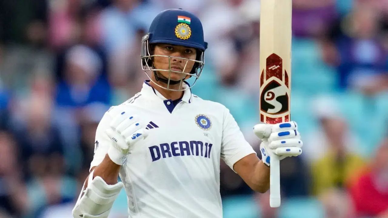 આ પહેલા જયસ્વાલે લીડ્સ ટેસ્ટમાં 101, એજબેસ્ટનમાં 87 અને માન્ચેસ્ટરમાં 58 રન બનાવ્યા હતા. આ ટેસ્ટ શ્રેણીમાં તે બે વાર શૂન્ય પર પણ આઉટ થયો હતો. (All Photo Credit : PTI / GETTY)
