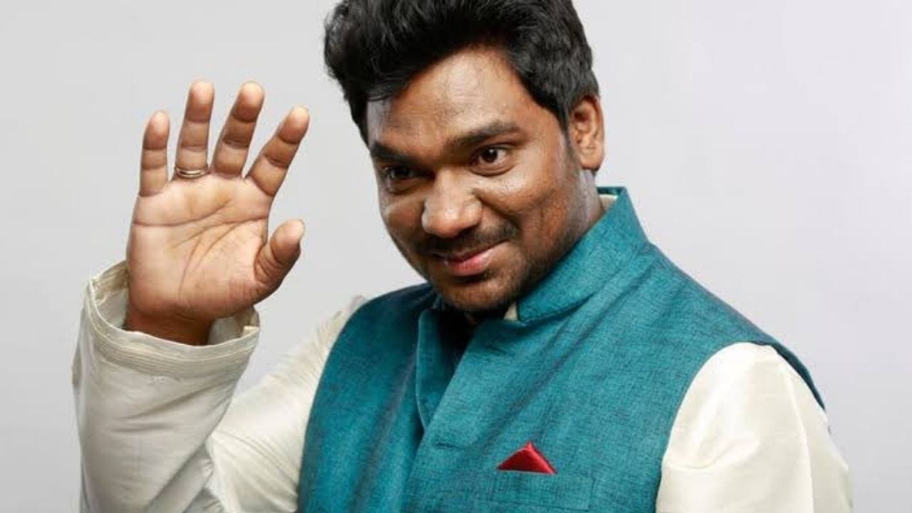 ભારતીય કોમેડી વર્લ્ડમાં આ મોટી ઉપલ્બધ છે. ઝાકિર ખાનની સાથે આ મંચ પર ફેમસ કોમેડિયન અને ઝાકિરનો મિત્ર તન્મય ભટ્ટ પણ સામેલ થયો હતો. હવે સોશિયલ મીડિયા પર તેના પરફોર્મન્સની કિલ્પ વાયરલ થઈ રહી છે.