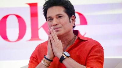 અર્જુન તેંડુલકરની જેમ તેના પિતાની લવ સ્ટોરી હિટ છે. સચિન પહેલી મુલાકાતમાં અંજલિ પર ફીદા થયો હતો. અર્જુન તેંડુલકર અને સાનિયા ચંડોકની લવ સ્ટોરીની ચારે બાજુ ચર્ચા થઈ રહી છે.અર્જુન તેંડુલકરે બાળપણની મિત્ર સાથે સગાઈ કરી છે. અર્જુનની જેમ તેના પિતાની લવ સ્ટોરી પણ કુલ છે.