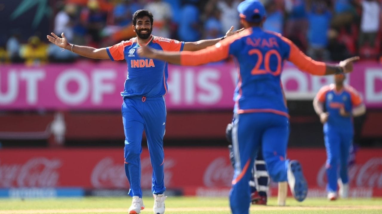 અક્ષર પટેલ પોતાના જોરદાર પ્રદર્શનથી ભારતીય ટીમનો મહત્વપૂર્ણ સભ્ય બની ગયો છે. તેણે 2024 T20 વર્લ્ડ કપ જીતવામાં મહત્વપૂર્ણ ભૂમિકા ભજવી હતી. તે ઇંગ્લેન્ડ સામેની સેમિફાઇનલમાં પ્લેયર ઓફ ધ મેચ રહ્યો હતો.