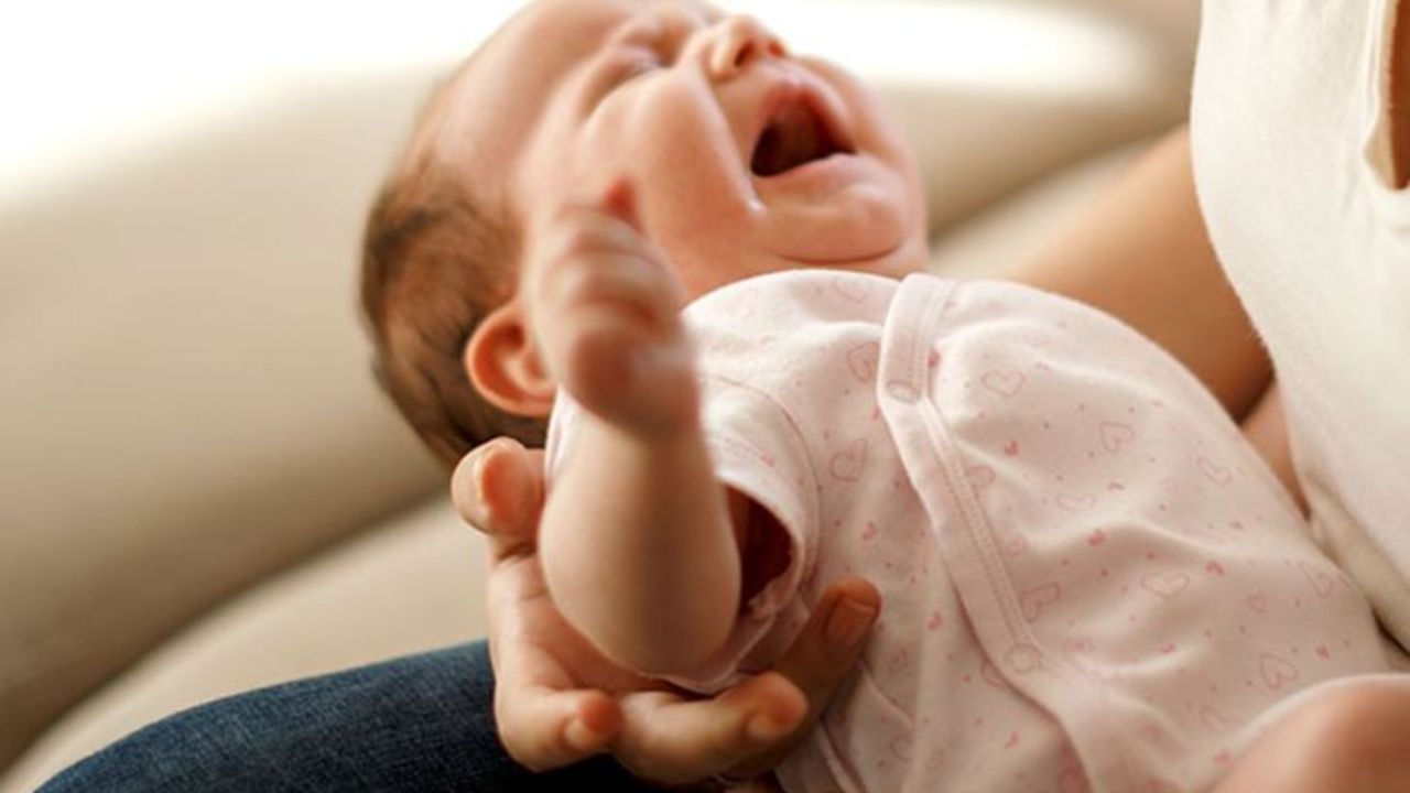 બાળક ગર્ભમાં તેના ફેફસાંનો ઉપયોગ કરતું નથી - ડૉક્ટરે કહ્યું કે બાળક ગર્ભાશયમાં તેના ફેફસાંનો ઉપયોગ કરતું નથી. તેને  ઓક્સિજનની જરૂર હોય, તે સંપૂર્ણપણે પ્લેસેન્ટા દ્વારા ઉપલબ્ધ હોય છે. માતાના લોહીમાં હાજર ઓક્સિજન ફક્ત પ્લેસેન્ટા અને નાભિની દોરી દ્વારા જ બાળક સુધી પહોંચે છે. નાભિની દોરી એટલે કે નાભિની દોરી એક મહત્વપૂર્ણ કડી તરીકે કામ કરે છે. તે માત્ર ઓક્સિજન જ નહીં, પણ બાળકને ખોરાક અને રોગ-રક્ષણ એન્ટિબોડીઝ પણ આપે છે.
