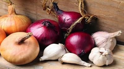 ઘણા લોકો પોતાની થાળીમાં ફણગાવેલા અનાજ કે ઠોળ નો સમાવેશ કરે છે, જેને ફાયદાકારક માનવામાં આવે છે. પરંતુ શું તમને ખબર છે કે બધા જ ફણગાવેલા ખોરાક સ્વાસ્થ્ય માટે સારા નથી હોતા? કેટલીક વાર, અમુક શાકભાજીને ફણગાવેલી ઝેરી બની શકે છે અને તેના સેવનથી ગંભીર બીમારી પણ થઈ શકે છે. તો ચાલો, આજે આપણે એવી ત્રણ શાકભાજી વિશે જાણીએ જેને ફણગાવ્યા પછી ક્યારેય ન ખાવી જોઈએ.
