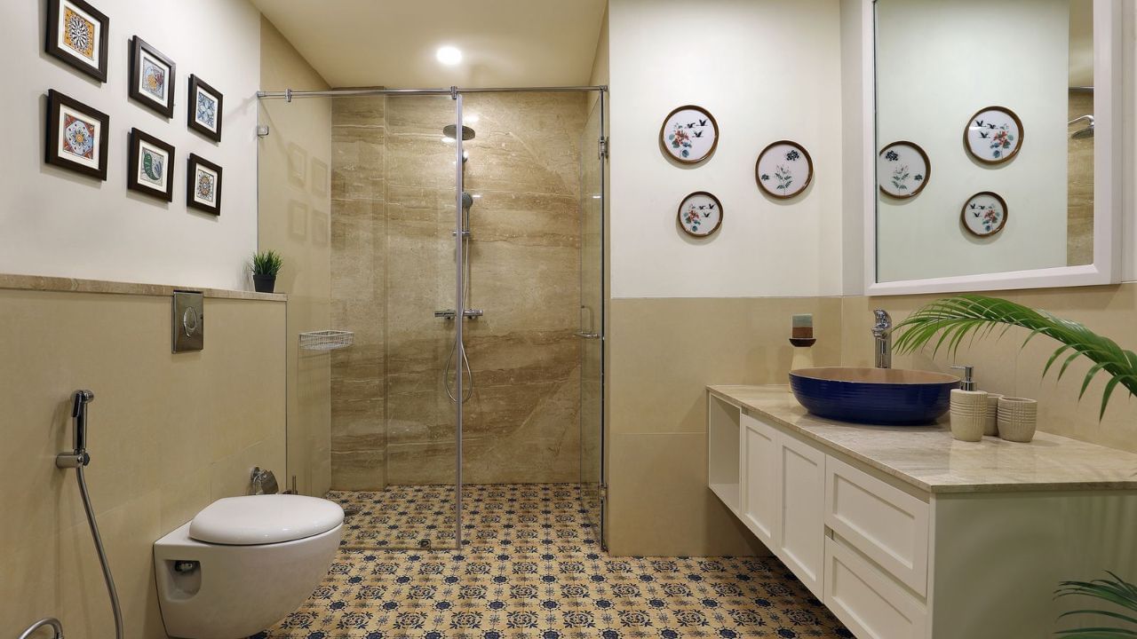 લૂફા સંબંધિત સ્વચ્છતા: બોડી વોશ અથવા સાબુ ઉપરાંત મોટાભાગના લોકો શરીરમાંથી બેક્ટેરિયા દૂર કરવા માટે લૂફાનો ઉપયોગ કરે છે, પરંતુ ઘણીવાર તેને સાફ ન કરવાની આદત હોય છે. તેના પર સાબુ રહે છે. તેવી જ રીતે, લોકો સ્નાન કર્યા પછી ઘણી વખત લૂફા સાફ કરે છે, પરંતુ તેને યોગ્ય જગ્યાએ રાખતા નથી અને બાથરૂમમાં એક બાજુ મૂકી દે છે, જેના કારણે તેમાં ભેજ રહે છે જે બેક્ટેરિયાનું કારણ બને છે અને આ ત્વચા સંબંધિત સમસ્યાઓનું કારણ બની શકે છે.
