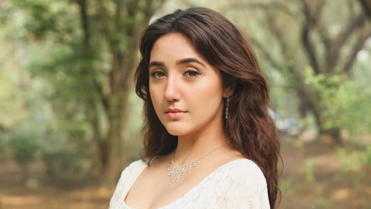 1.અશ્નૂર કૌરે:  21 વર્ષીય અશ્નૂર કૌરે ૫ વર્ષની ઉંમરે 'ઝાંસી કી રાની'માં બાળ કલાકાર તરીકે અભિનય કારકિર્દી શરૂ કરી હતી. ત્યારબાદ તે 'યે રિશ્તા ક્યા કહેલાતા હૈ', 'પટિયાલા બેબ્સ' જેવી સિરિયલોમાં જોવા મળી હતી.