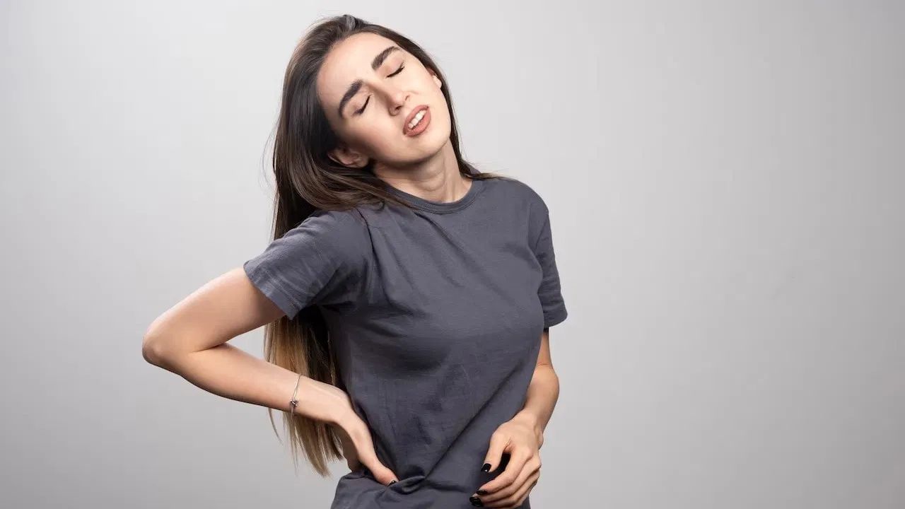 આ ઉપરાંત, સતત દુખાવાને કારણે શારીરિક સંતુલન પણ બગડી શકે છે, જેના કારણે પડી જવાની અને ઈજા થવાની શક્યતા વધી જાય છે. તેથી, હાડકાના દુખાવાને હળવાશથી લેવું સ્વાસ્થ્ય માટે ભારે હોઈ શકે છે. હાડકાના દુખાવાનું કારણ કયો રોગ હોય શકે?