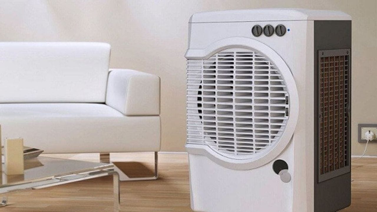 ઇલેક્ટ્રિક શોર્ટ સર્કિટનો ભય: વરસાદમાં ભેજ અને પાણીને કારણે, કુલરના ઇલેક્ટ્રિક ભાગોમાં શોર્ટ સર્કિટનું જોખમ પણ વધી જાય છે. જો કુલરને ખુલ્લામાં રાખવામાં આવે અને તેના પર પાણી પડે, તો તે ઇલેક્ટ્રિક શોકનું કારણ બની શકે છે. નિષ્ણાતો કહે છે કે આ ઋતુમાં કૂલરને હંમેશા ઢાંકીને રાખો અને તેના પર પડતા પાણીથી બચાવો.