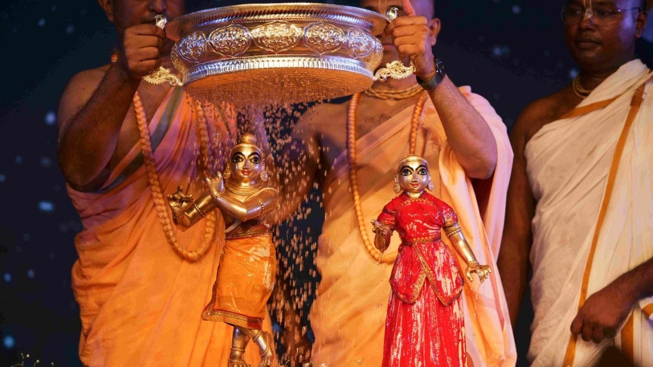 જન્માષ્ટમીના દિવસે હરિનામ જપયજ્ઞમાં ભગવાન કૃષ્ણના દિવ્યનામનું 21 લાખ વખત રટણ કરવામાં આવ્યું અને મુલાકાતીઓને તેમાં ભાગ લેવા તક આપવામાં આવી, જે લોકોની શાંતિ તેમજ સુખાકારીમાં વૃદ્ધિ કરવામાં આશિષમય બની રહેશે. આ પ્રસંગે ઘણા બધા મહાનુભાવોએ હાજરી આપી અને જન્માષ્ટમી ઉત્સવનો લાભ લીધો હતો. આ પ્રસંગમાં હાજર રહીને ભક્તો તેમજ મહાનુભાવોએ ભગવાન કૃષ્ણની કૃપા મેળવી હતી.