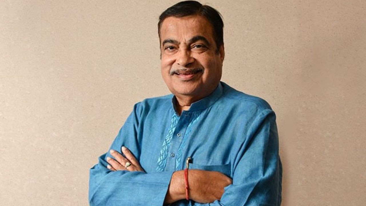 ગડકરી કિલ્લાઓમાં લોજિસ્ટિક્સ અને સિગ્નલ સિસ્ટમ સંભાળતા હતા. આ અટક સમય જતાં વારસાગત બની ગઈ અને તેમના વંશજોએ તેને ઓળખ તરીકે અપનાવી.