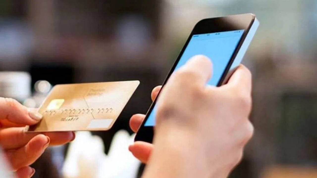 PIN બદલવાનો વિકલ્પ પણ આધાર કાર્ડમાંથી ઉપલબ્ધ છે. જ્યારે પણ તમે UPI પિન બનાવો છો અથવા બદલો છો, ત્યારે તમને બે વિકલ્પો મળે છે. આમાંથી એક ડેબિટ કાર્ડ માટે છે અને એક આધાર કાર્ડ માટે છે. આનો અર્થ એ છે કે તમે આધાર કાર્ડ વિકલ્પ પસંદ કરીને આધાર દ્વારા પિન બદલી શકો છો.