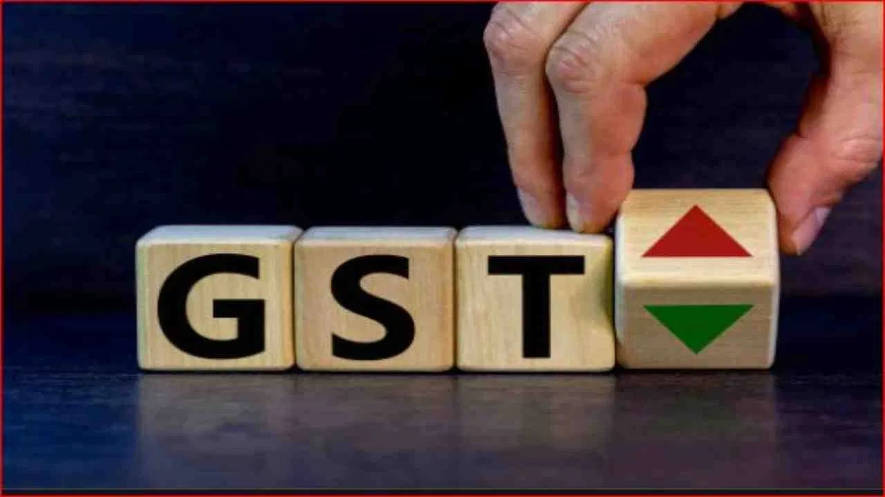 નવા માળખામાં વર્તમાન 28% ટેક્સ બ્રેકેટમાં આવતી મોટાભાગની વસ્તુઓ 18% સ્લેબમાં આવશે, જ્યારે 12% સ્લેબમાં આવતી વસ્તુઓ 5% ટેક્સ સ્લેબમાં આવશે. સામાન્ય માણસ અને દૈનિક ઉપયોગની વસ્તુઓ પર 5% GST લાગશે, જ્યારે તમાકુ પ્રોડક્ટસ પર 40% GST લાગશે. ટૂંકમાં કહીએ તો, હવે GSTમાં ફક્ત બે મુખ્ય દર (5% અને 18%) જોવા મળશે, જ્યારે 28% ના દરને દૂર કરવાની વાત ચાલી રહી છે.