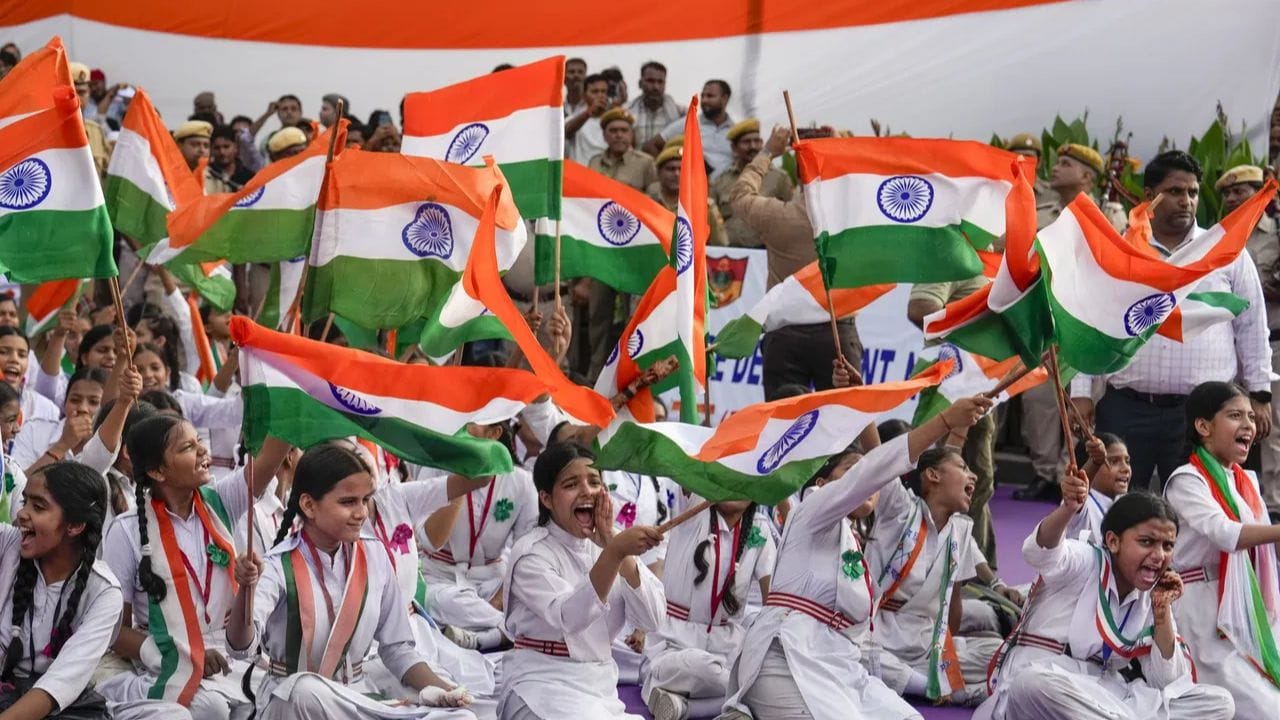 આ મુદ્દો તત્કાલીન વાઇસરોય લોર્ડ માઉન્ટબેટન સુધી પહોંચ્યો અને તેમણે ભાગલાના નકશામાં સુધારો કરવાનો આદેશ આપ્યો. 17 ઓગસ્ટ 1947 ની રાત્રે, આ સુધારો કરવામાં આવ્યો અને આ વિસ્તારોને સત્તાવાર રીતે ભારતમાં જોડવામાં આવ્યા. આ કારણોસર જ 18 ઓગસ્ટને નાદિયા અને માલદામાં સ્વતંત્રતા દિવસ તરીકે ઉજવવામાં આવે છે. 