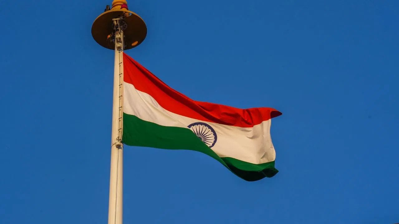 જણાવી દઈએ કે, આ જિલ્લો શરૂઆતમાં ભારત સાથે જોડાયેલ નહોતો. નવાઈની વાત એ છે કે, આ જિલ્લાના બે વિસ્તારને પૂર્વ પાકિસ્તાનના ભાગ છે તેવું જાહેર કરવામાં આવેલ હતું.