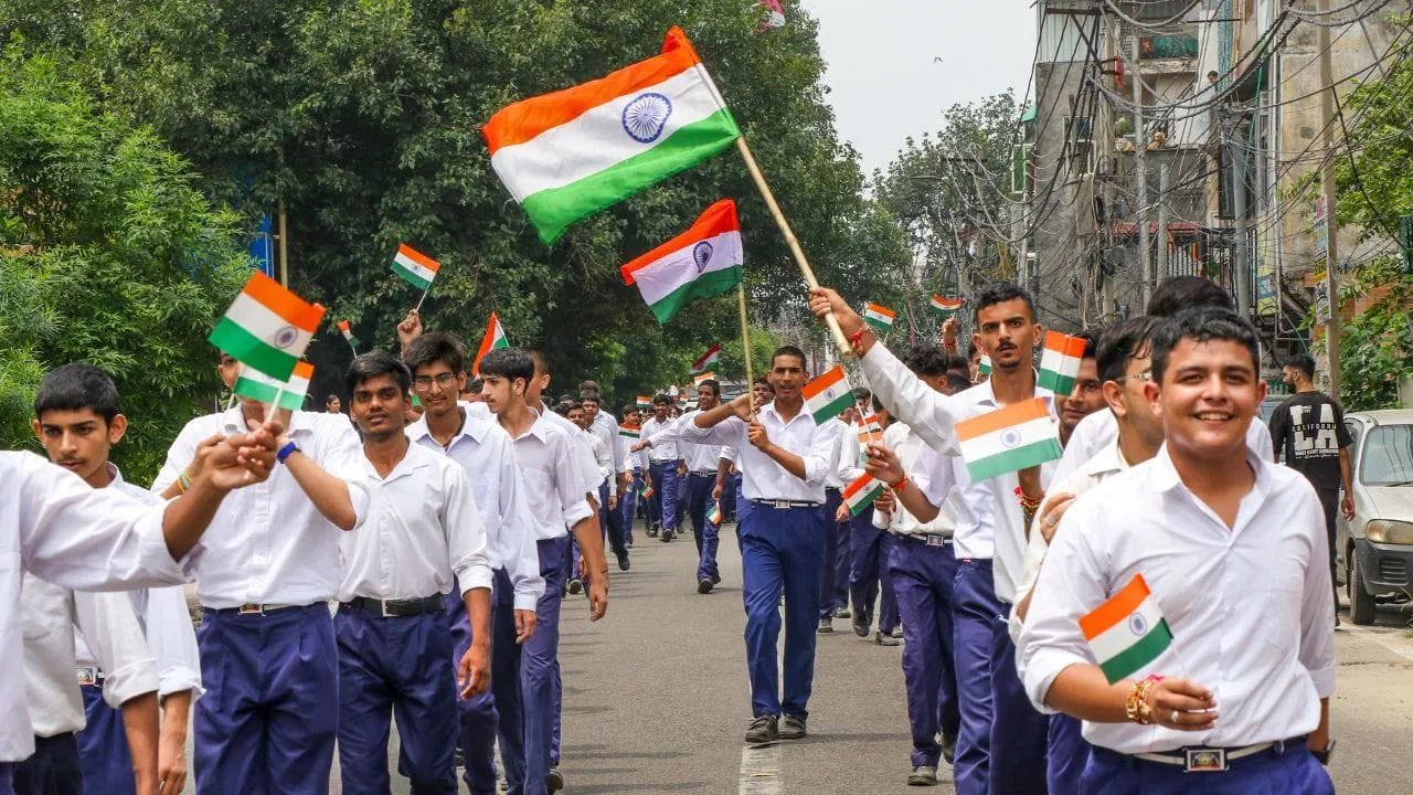 આ વિસ્તારોને ભારતમાં સંપૂર્ણપણે સમાવવામાં ત્રણ દિવસ લાગ્યા, ત્યારબાદ માઉન્ટબેટને 18 ઓગસ્ટે ભાગલાના નકશામાં સુધારો કર્યો. ત્યારથી અહીંના લોકો 18 ઓગસ્ટે સ્વતંત્રતા દિવસ ઉજવે છે. ભારતને 15 ઓગસ્ટ 1947 ના રોજ આઝાદી મળી, ત્યારે ઉજવણીને બદલે અહીં વિરોધ પ્રદર્શનો શરૂ થયા હતા. અહીંના લોકો પાકિસ્તાનમાં જોડાવાથી હેરાન થયા હતા. 