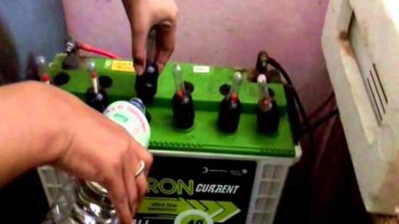 ધ્યાનમાં રાખો કે દરેક બેટરી અને ઇન્વર્ટર મોડેલની જાળવણી થોડી અલગ હોઈ શકે છે. તેથી, તેના મેન્યુફેક્ચરની ગાઈડલાઈન ચોક્કસપણે વાંચો.