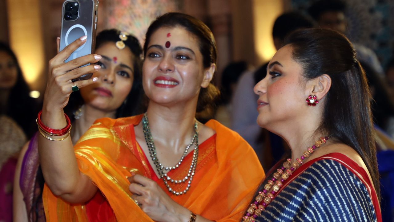 રાની મુખર્જીને ફિલ્મી દુનિયામાં અભિનેત્રી તરીકે કામ કર્યાના 29 વર્ષ થઈ ચૂક્યા છે. પોતાના અંદાજે 3 દશકના કરિયરમાં તેમણે ગુલામ કુછ કુછ હોતા હૈ,ચલતે ચલતે, હમ તુમ, બંટી ઔર બબલી, મર્દાની, તલાશ, હિચકી અને મર્દાની-2 જેવી ફિલ્મોમાં કામ કર્યું છે.