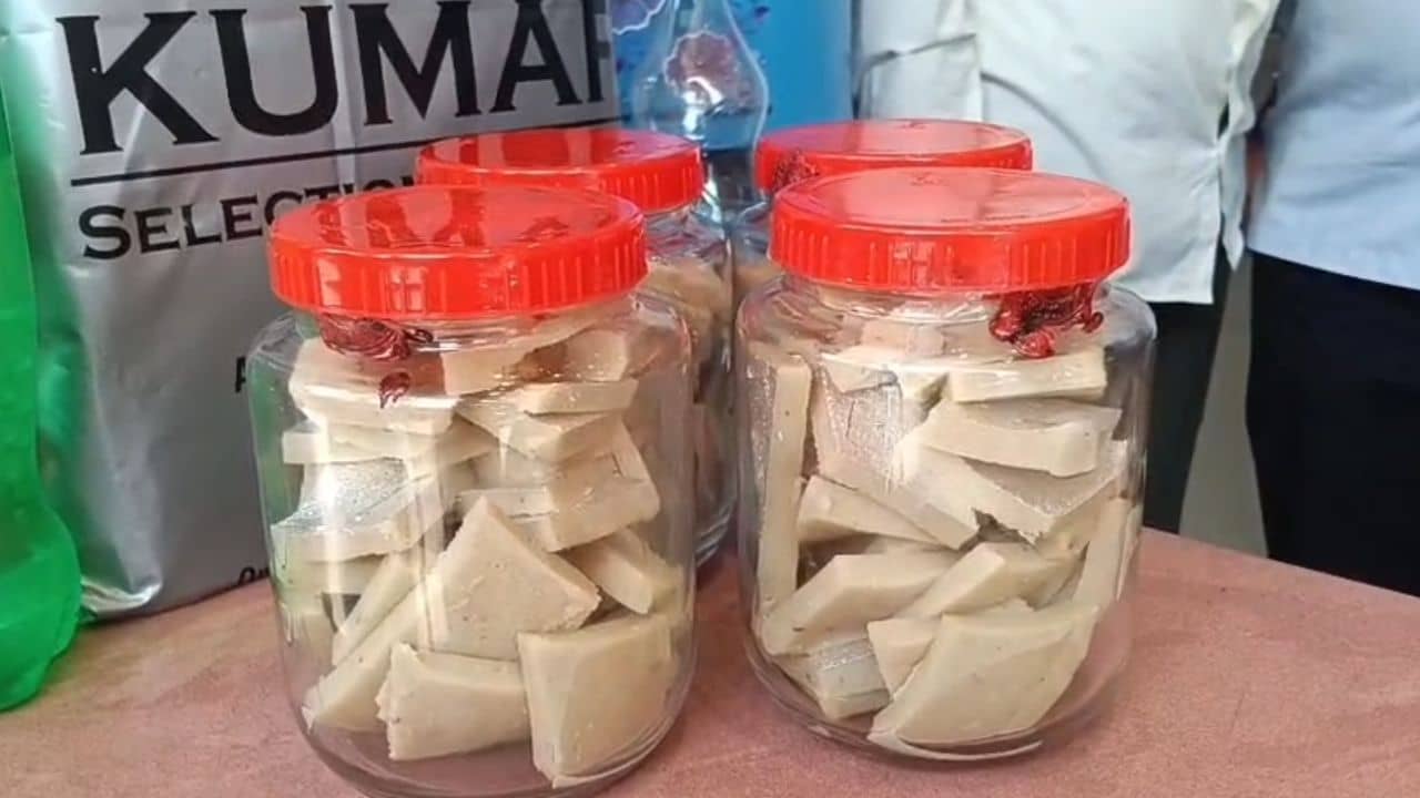 Surat : સુરતમાં લોકોના આરોગ્ય સાથે ચેડાં, માવાના 10 નમૂના ભેળસેળયુક્ત હોવાનો ખુલાસો, જુઓ Video