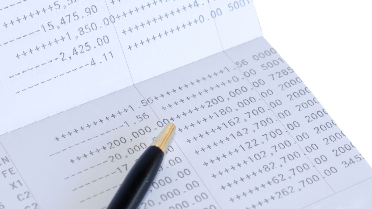 (Disclaimer: જો તમારી પાસે કોઈ ચોક્કસ કેસ હોય તો કાનૂની નિષ્ણાત (વકીલ) ની સલાહ લેવી સલાહભર્યું છે. અહીં આપેલી માહિતી ફક્ત કોર્ટના નિર્ણયો અને કલમોને આધારે આપવામાં આવી છે. તમારે કોઈ કેસ માટે જાણવું હોય તો યોગ્ય વકીલની સલાહ લઈ શકો છો.)(All Image Symbolic)