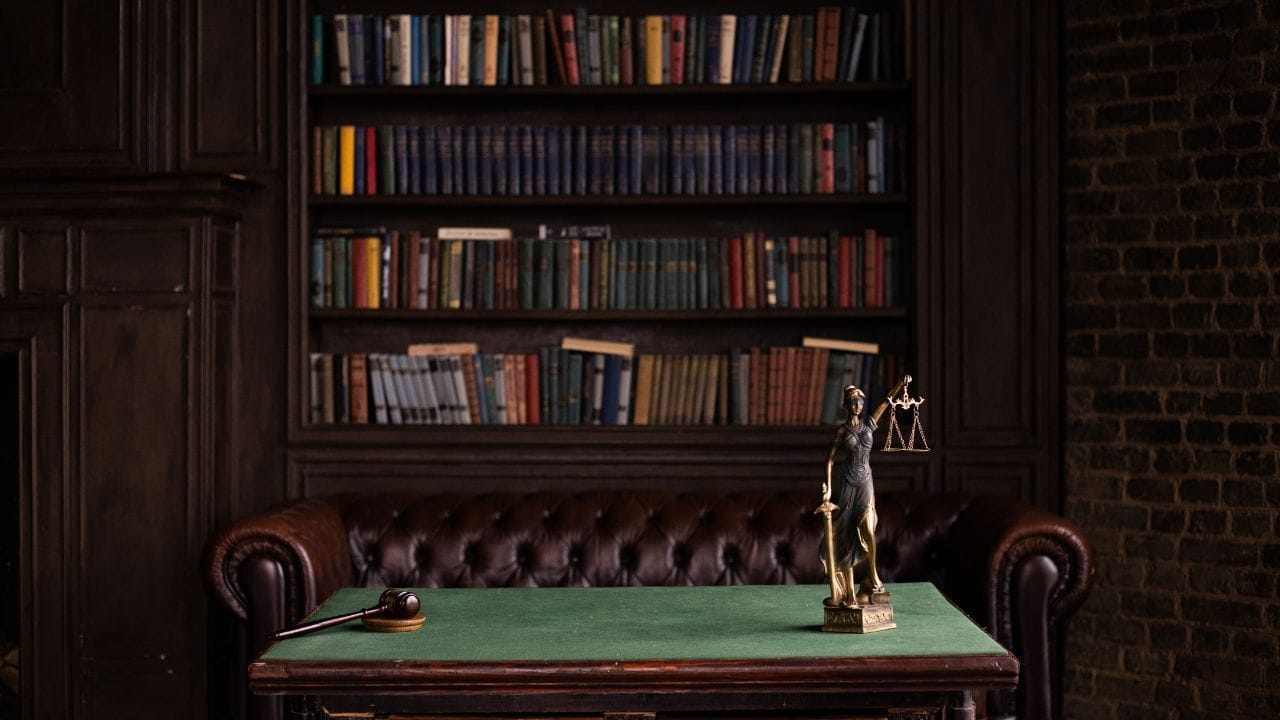 હવે આખો મામલો શું છે તેના પર વિસ્તારથી વાત કરીએ. કપલના લગ્ન 24 માર્ચ 2022ના રોજ થયા હતા. આ મહિલાના બીજા લગ્ન હતા. તેમણે 2013માં આપસી સમંતિથી પહેલા પતિને છુટાછેડા આપ્યા હતા. મહિલાએ આરોપ લગાવ્યો હતો કે, લગ્નના દોઢ મહિના બાદ તેની સાથે દુવ્યવ્હાર  શરુ થયો હતો. તેના પતિએ તેની માનસિક અને શારીરિક બીમારીઓ છુપાવી હતી.