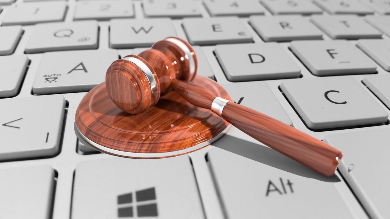 પત્નીએ એ પણ આરોપ લગાવ્યો કે, દિવાળીની આસપાસ 15 લાખની માંગ ફ્લેટ ખરીદવા માટે કરવામાં આવી હતી. પરંતુ કોર્ટે આ અંગે શંકા વ્યક્ત કરી, કારણ કે, પતિ પાસે પહેલેથી જ પોતાનો ફ્લેટ હતો. કોર્ટે એમ પણ કહ્યું કે પરિવારના સભ્યો પર લગાવવામાં આવેલા આરોપો "સામાન્ય..." હતા. જે કલમ  498-A હેઠળ ક્રુરતા અનુરુપ ન હતા.